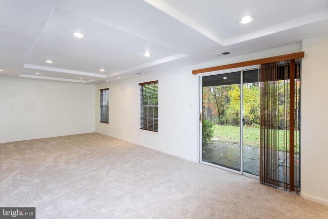 Building Photo - 14 Tivoli Lake Ct