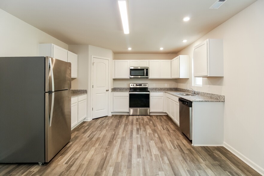 Building Photo - 1681 Robins Nest Drive