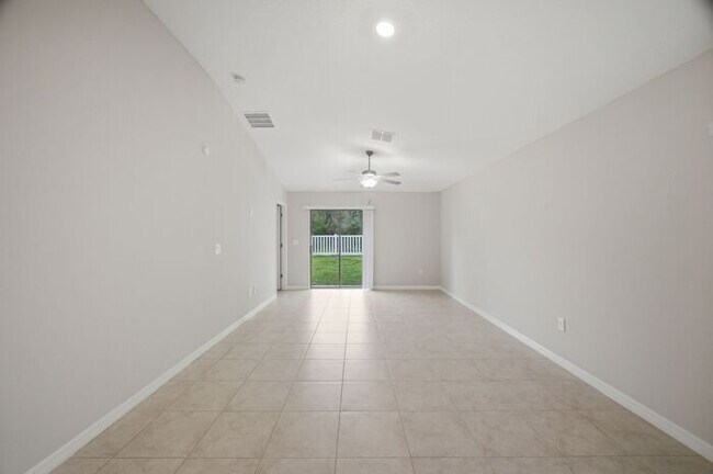 Building Photo - Riverview
