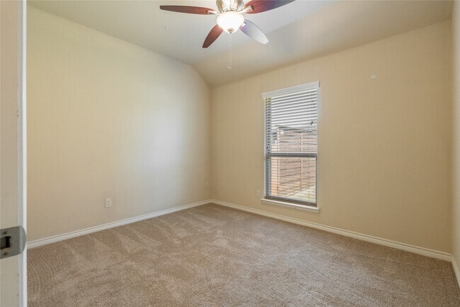 Building Photo - 1112 Hiddencreek Dr