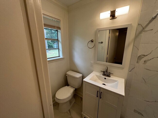 Building Photo - 536 Sardis St