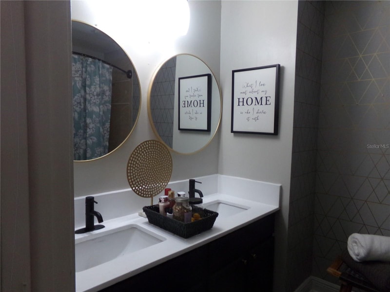 Building Photo - 603 Antilla Ave