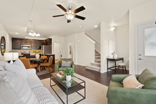 Building Photo - Amazing 3 bedroom Townhouse in Central For...