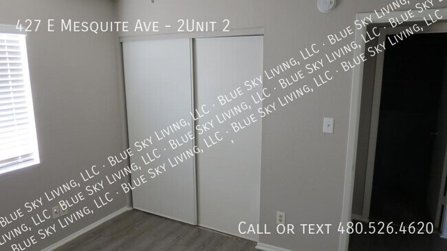 Building Photo - 427 E Mesquite Ave
