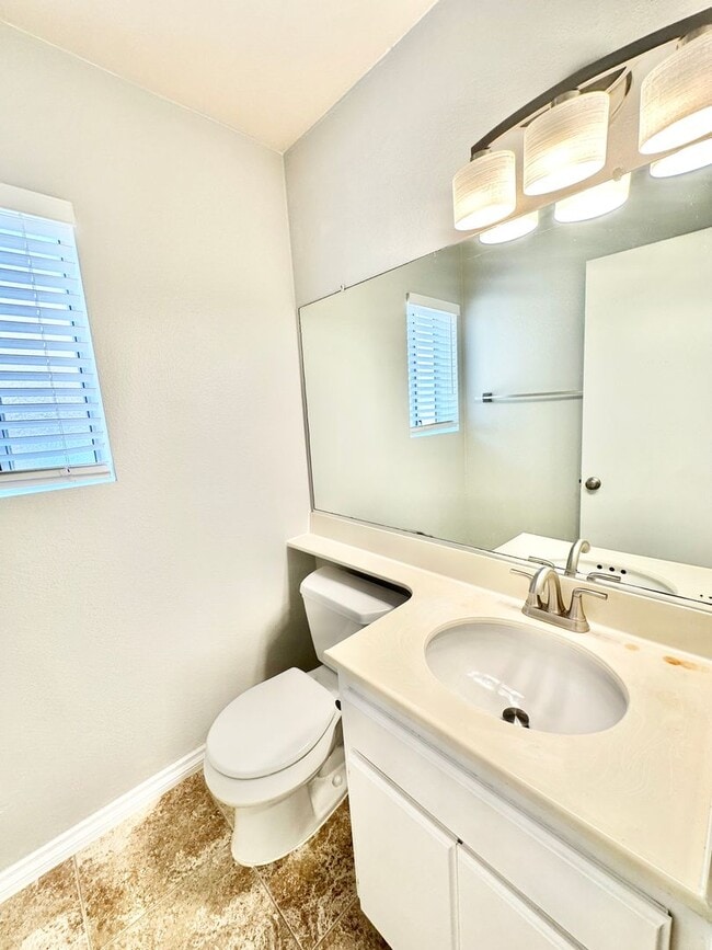 Building Photo - Beautiful Two-Story Home, Guajome Park, Community Pool, San Luis Rey Hiking/Biking Path, Lovely C...