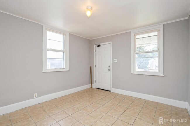 Building Photo - 309 Hall Ave