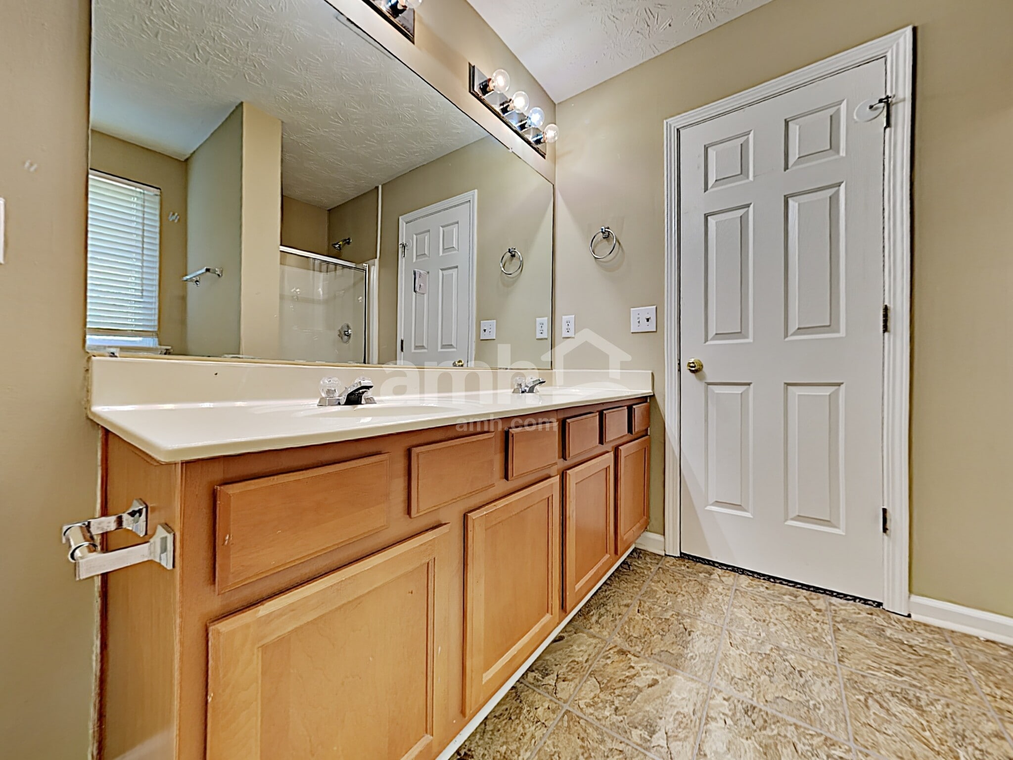 Building Photo - 158 Village Trace