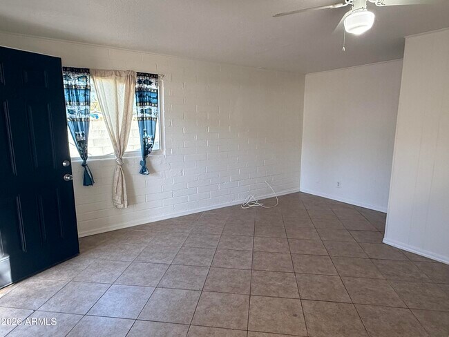 Building Photo - 1329 E Cinnabar Ave