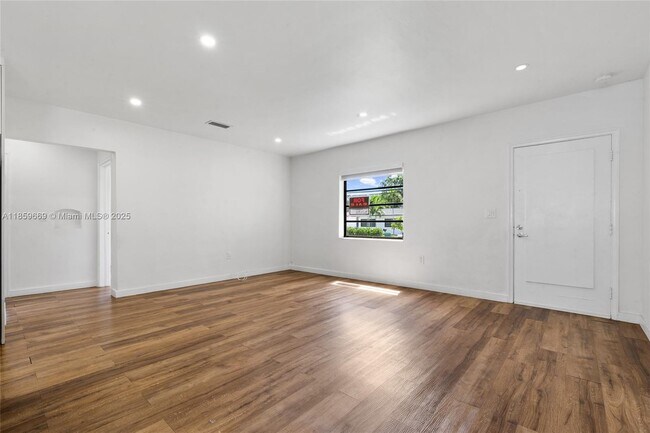 Building Photo - 301 SW 51st Ave