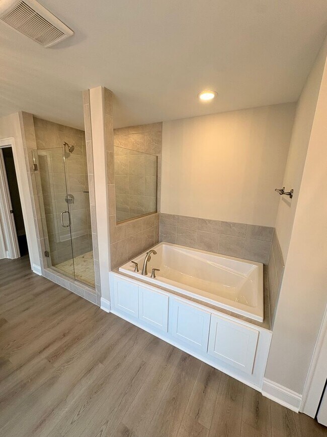 Building Photo - 108 Alva Ct