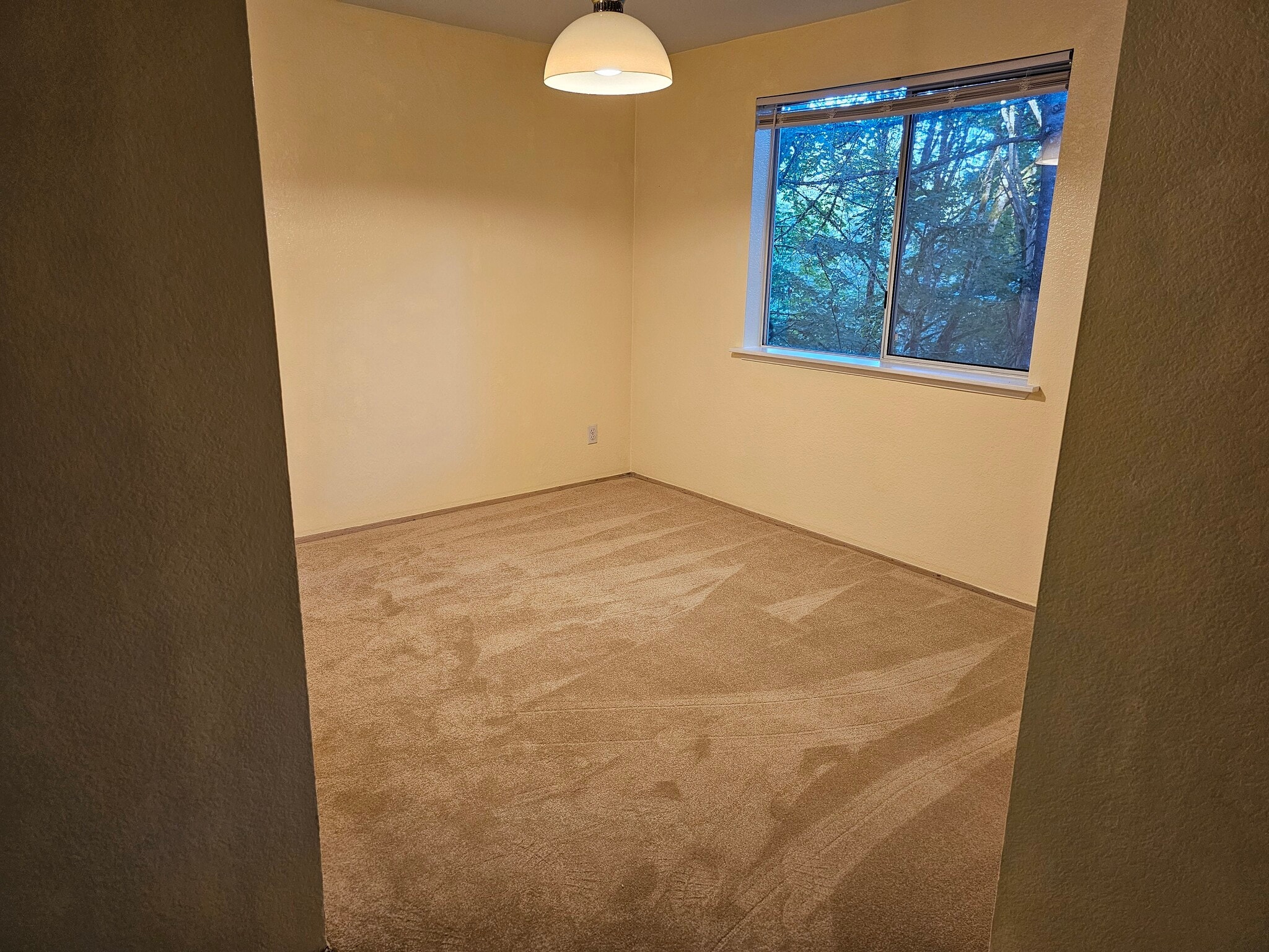 Building Photo - 19230 Forest Park Dr NE