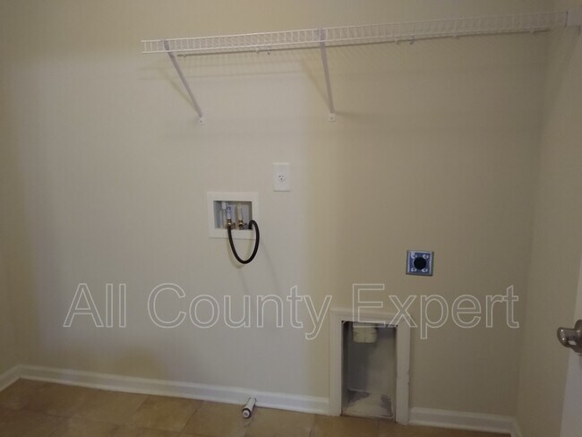 Building Photo - 635 Glenish CT