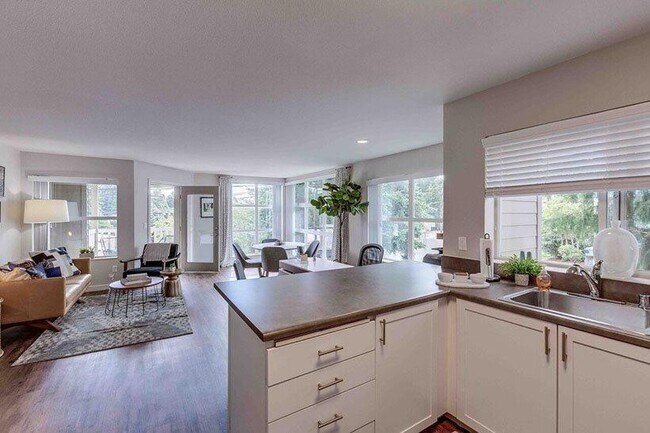 Building Photo - Mosaic on Greenwood