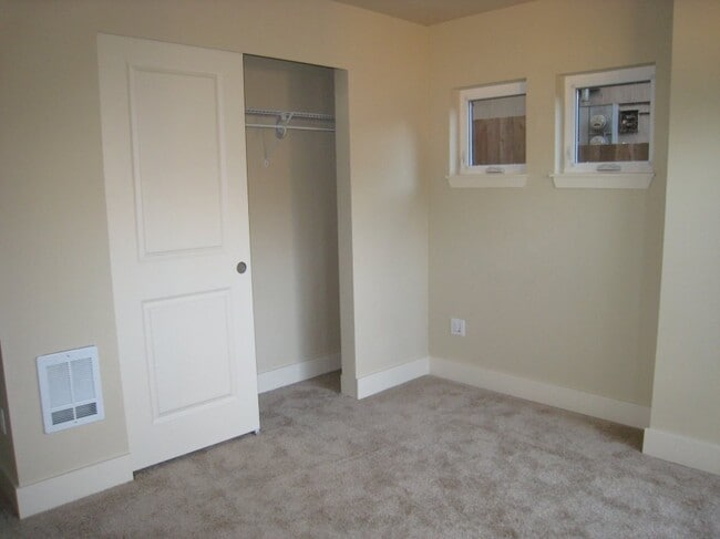 Building Photo - 5233 11th Ave NE