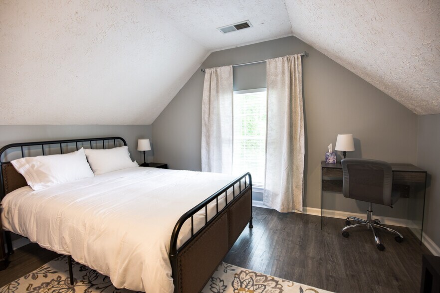 Bonus room2 - 7151 Springchase Way