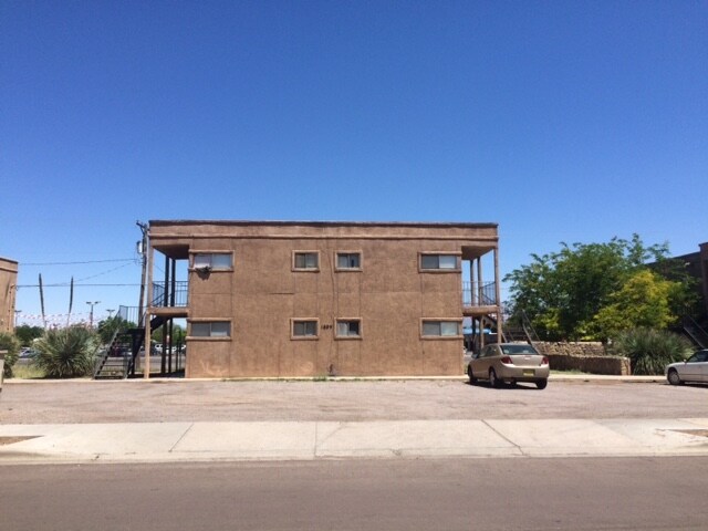 Primary Photo - 1009 Elm St