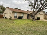 Building Photo - COMING SOON - SPACIOUS 3 BEDROOM 2 BATH BRICK HOME