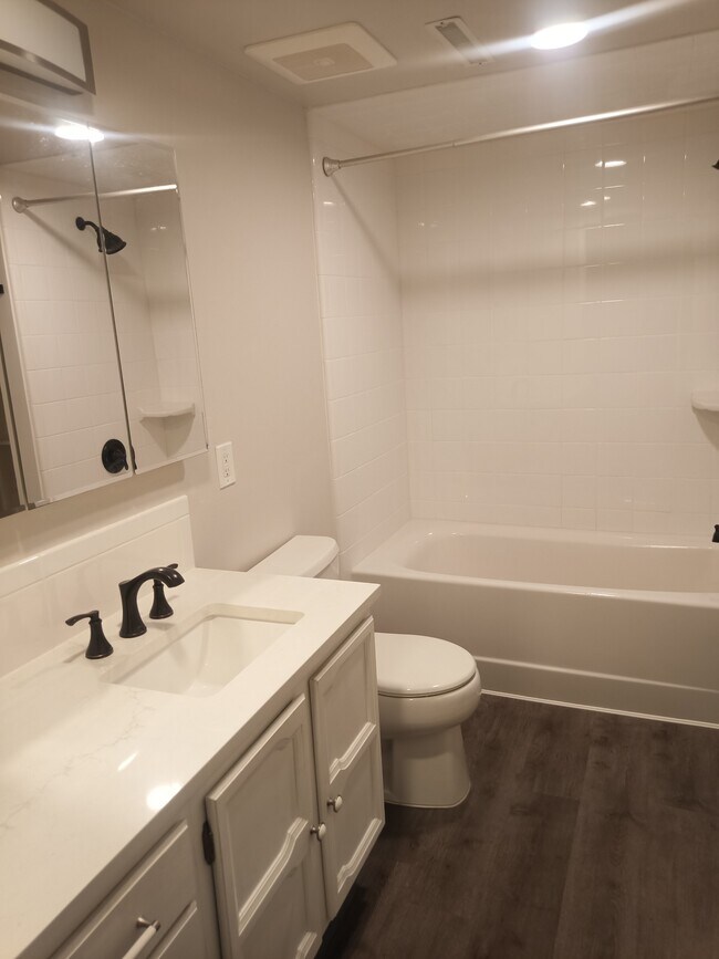 Building Photo - 9658 W Heather Rd