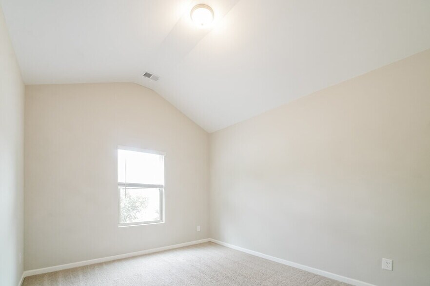 Building Photo - 309 Spruce Creek Ln