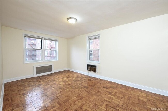 Building Photo - 2 Sadore Ln