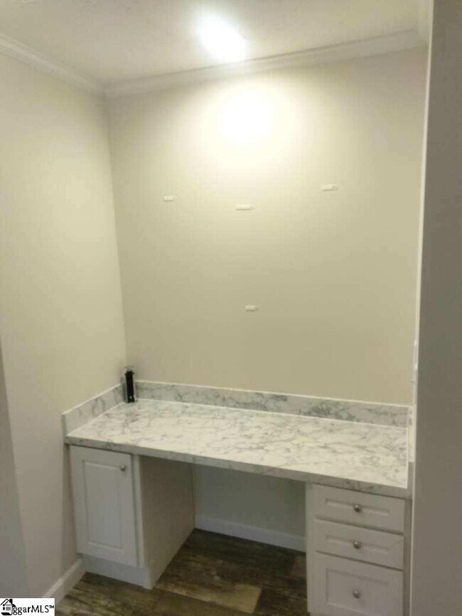 Building Photo - 5 Charles St