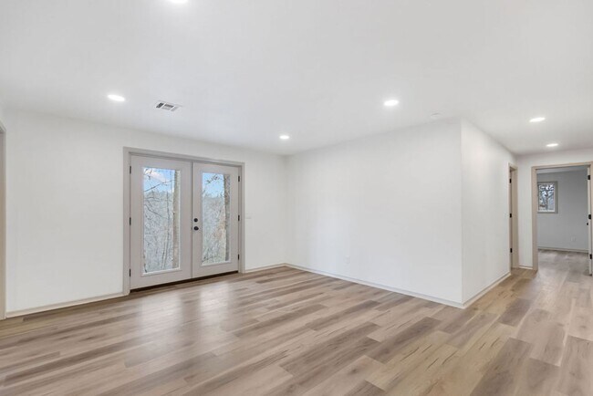 Building Photo - 39 Salen Ln