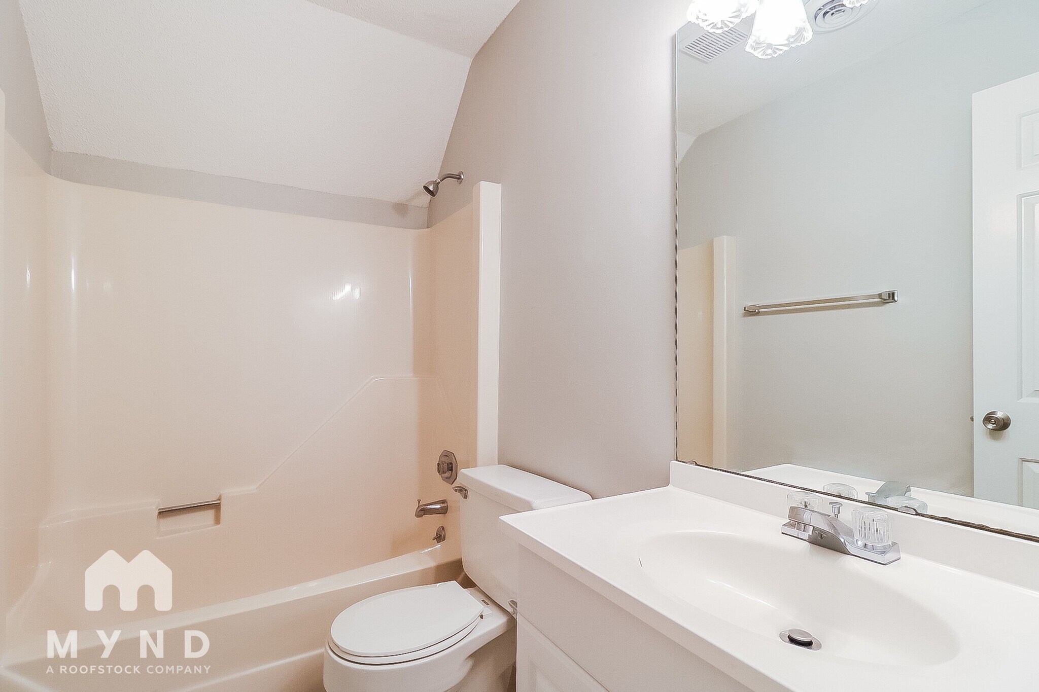 Building Photo - 25 Camelia Dr