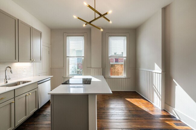 Building Photo - Large One Bedroom