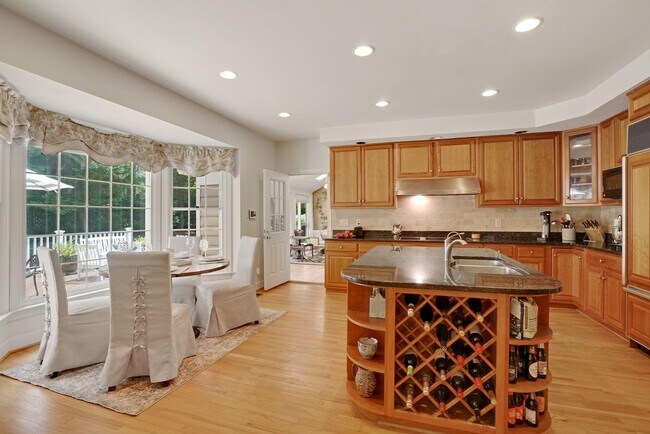Building Photo - 11101 Willowbrook Dr