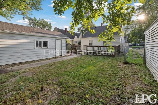 Building Photo - 3714 Wallwerth Dr