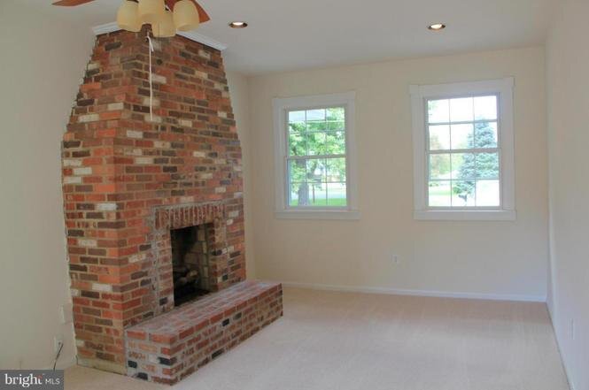 Building Photo - 8319 Sharon Dr