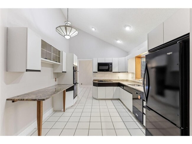 Building Photo - 5880 Christmas Lake Rd