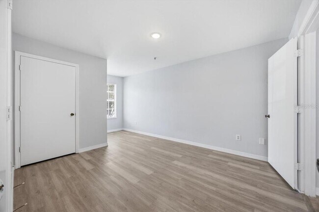 Building Photo - 1610 Columbia Arms Cir