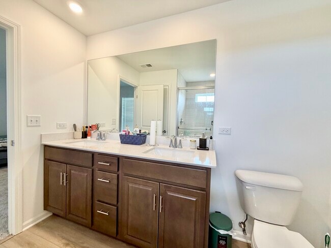 Building Photo - 331 Red Oak Cir