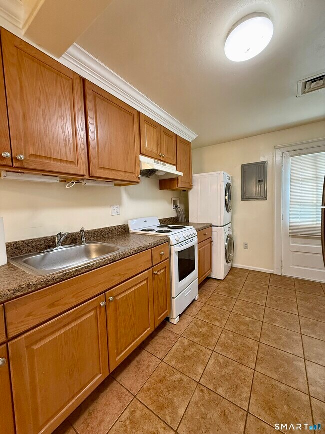 Building Photo - 53 Mc Clean Ave