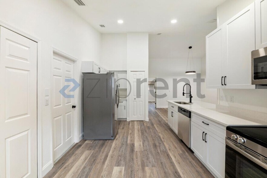 Building Photo - Unit