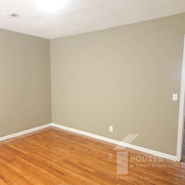Building Photo - 4 Fargo Cir