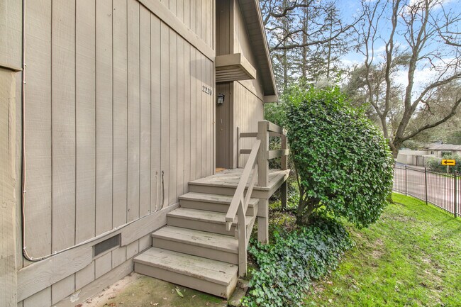 Building Photo - 2220 Boyer Dr