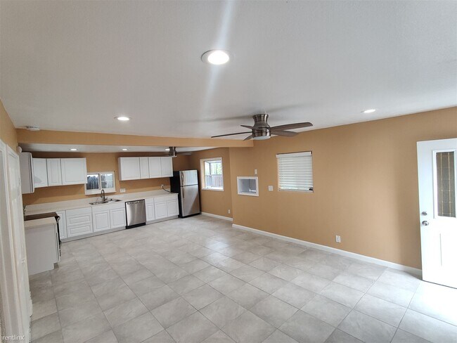 Building Photo - 2 br, 2 bath House - 739 D St