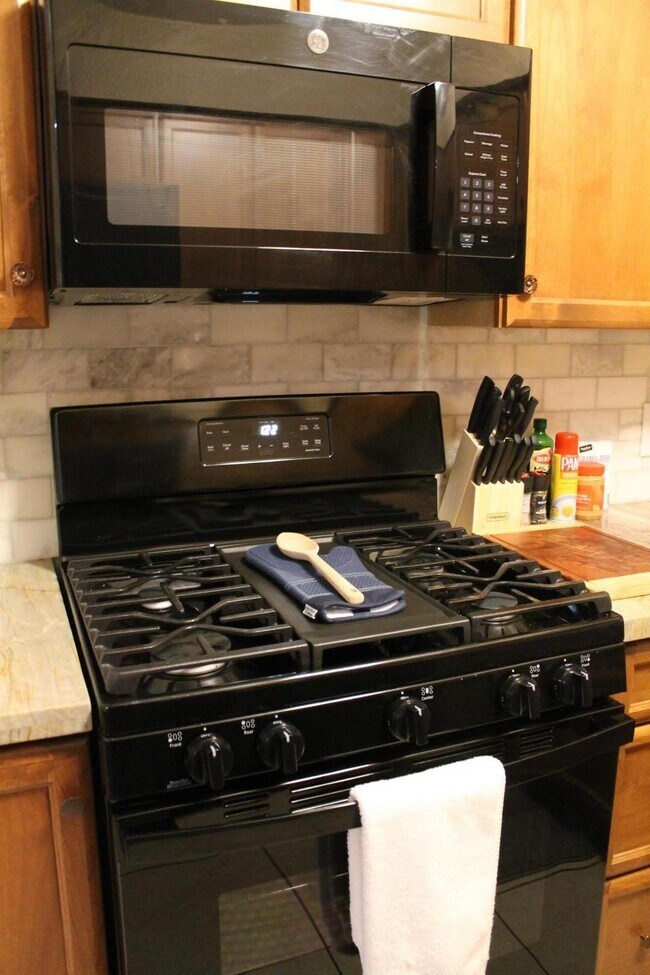 Building Photo - 4950 N Miller Rd