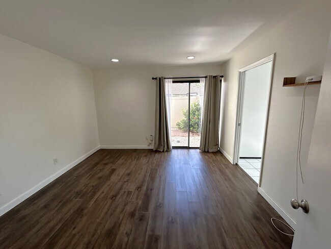 Building Photo - COUNTRY MILE RD POMONA 91766 (2 BED / 2 BATH)
