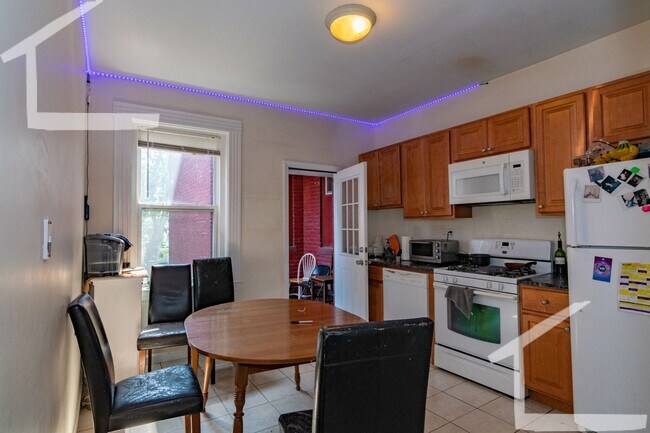 Building Photo - 55 Brackett St