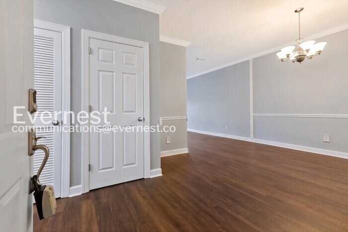 Building Photo - 116 31st Ave N