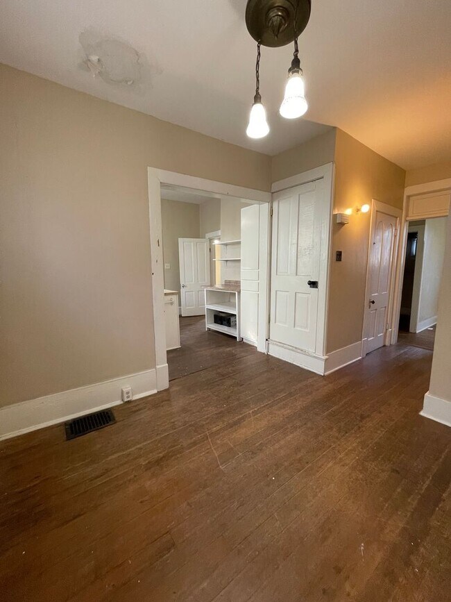 Building Photo - 1113 Constitution St