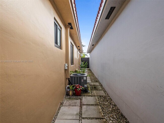 Building Photo - 4355 W 9th Ct