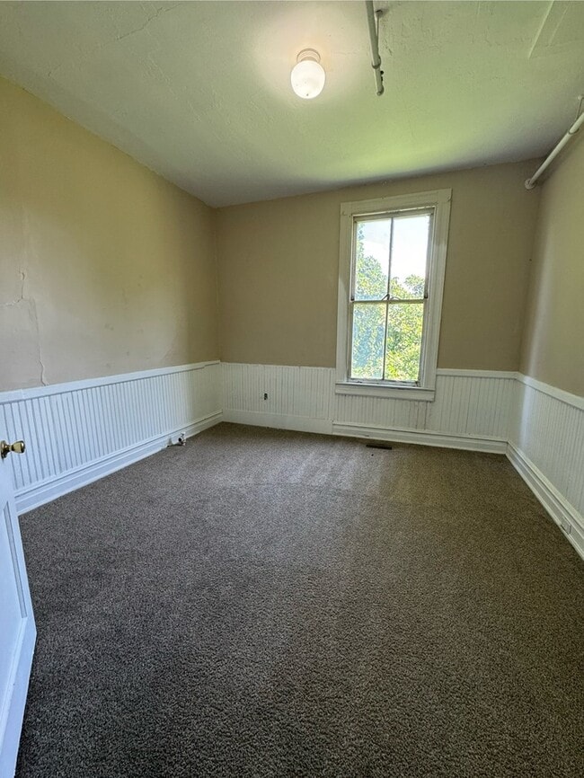 Building Photo - 311 N Confederate Ave