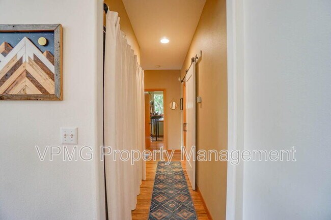 Building Photo - 1204 NE 89th Ave