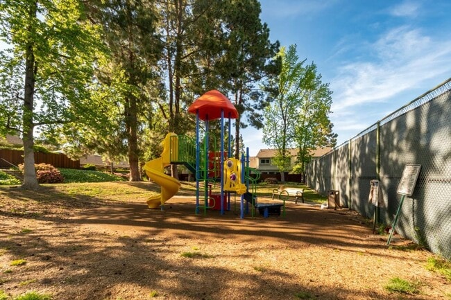 Building Photo - Beautiful Townhome in Northpoint Community in Cupertino!