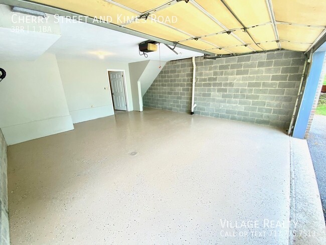 Building Photo - Available late-December! 3-bed Duplex in D...