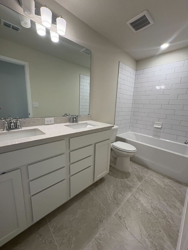 Building Photo - Live Large in Winter Garden: Modern 4-Bedroom Townhouse Haven